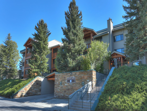 Ski in Ski out Park City condo sleeps 6